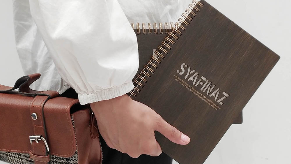 Make others feel loved and special <br>with our bespoke notebooks.